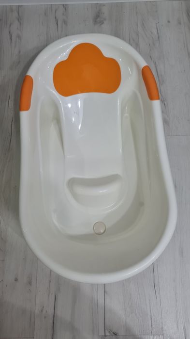 Продам ванночку детскую