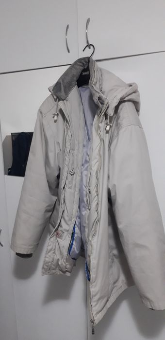 Geaca gri de vanzare