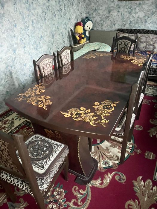 Продам раздвижной стол со стульями