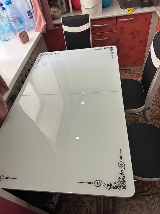 Продаётся кухонный стол с 6-стульями