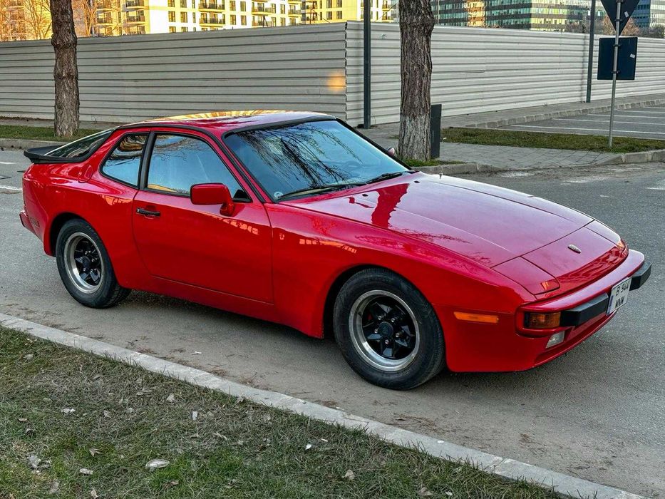 Porsche 944 Targa 1984 – Vehicul Istoric, Motor Revizuit, Fără Rugină