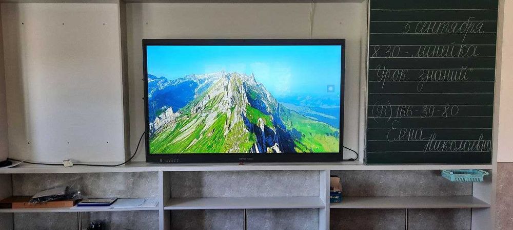 Интерактивная сенсорная панель 65" с OPS и мобильным стендом