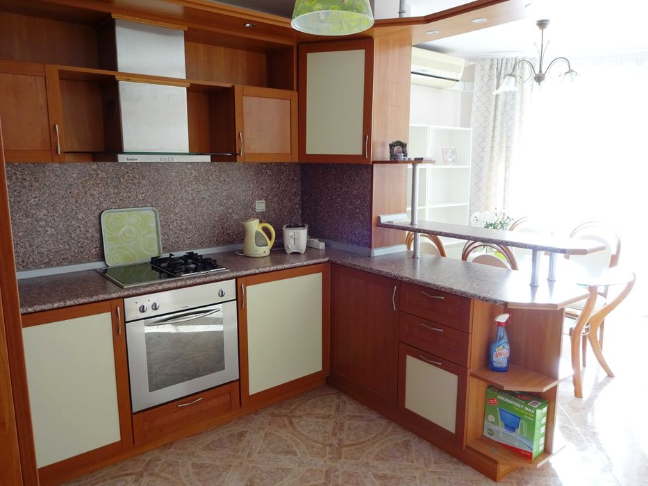 Дава се под наем Тристаен апартамент в Варна, Бриз - 92 кв.м за 561 € - Снимка #2