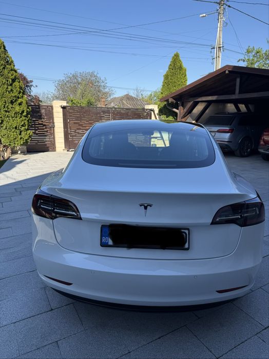 Tesla Model 3 SR+ masina electrica superba
