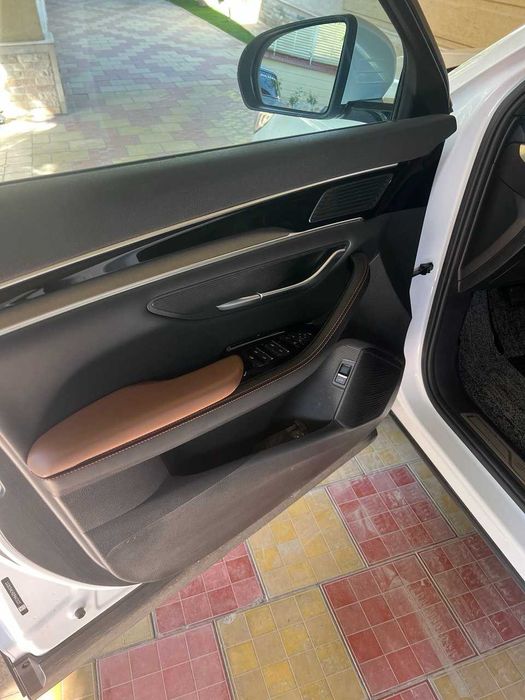 Продается BYD Song Plus DM-i  AWD 2023 в отличном состоянии