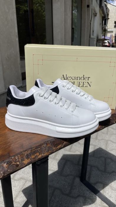 Alexander McQueen  дамски обувки с камъчета