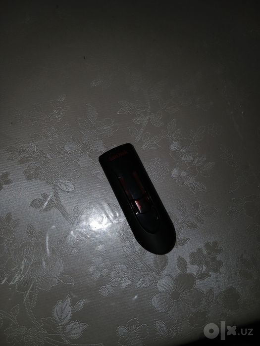 Fleshka Sandisk 64G sotiladi toza fleshka