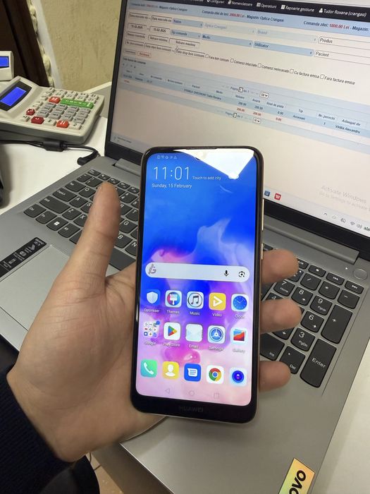 Telefon huawei  aproape nou