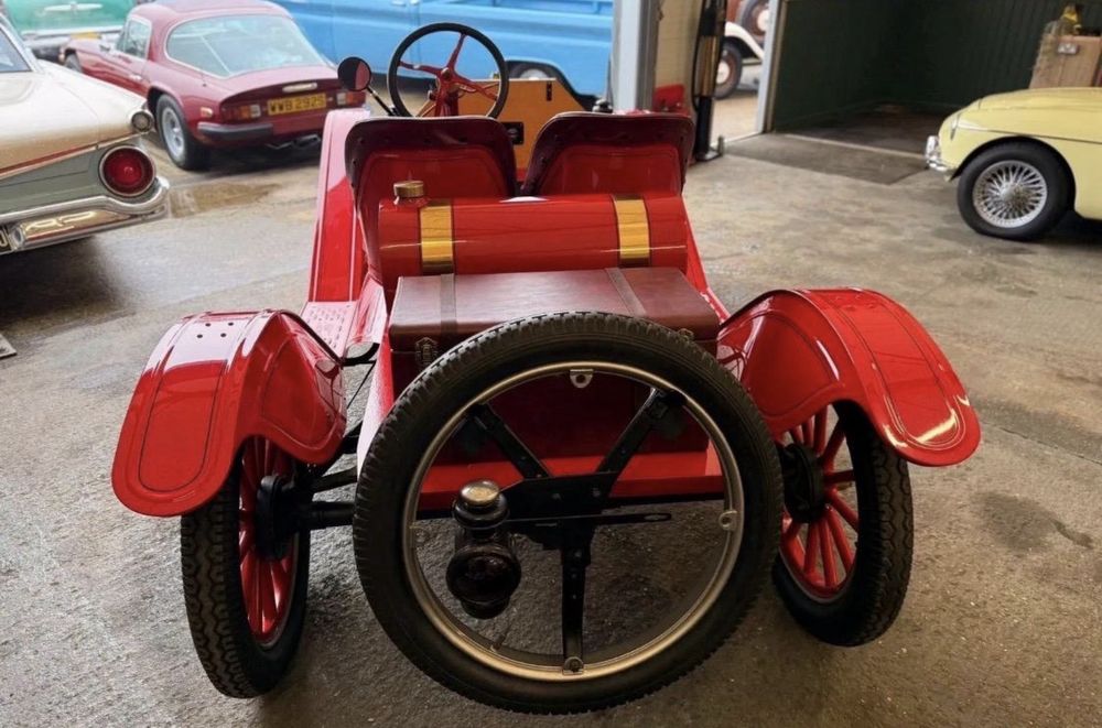 Masina de epoca  de inchiriat