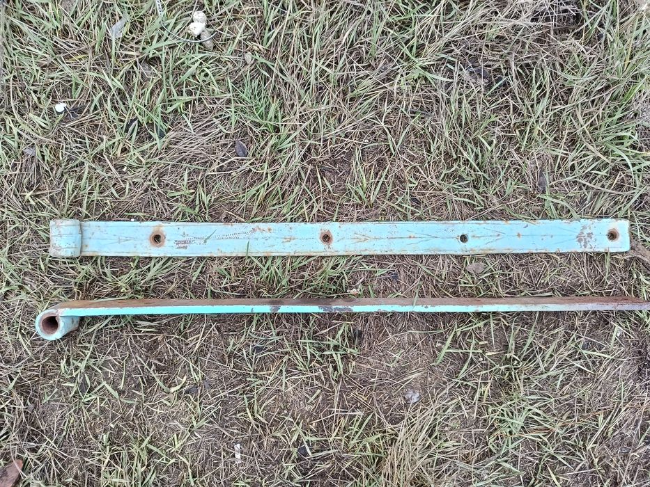 Стальные накладки на ворота.