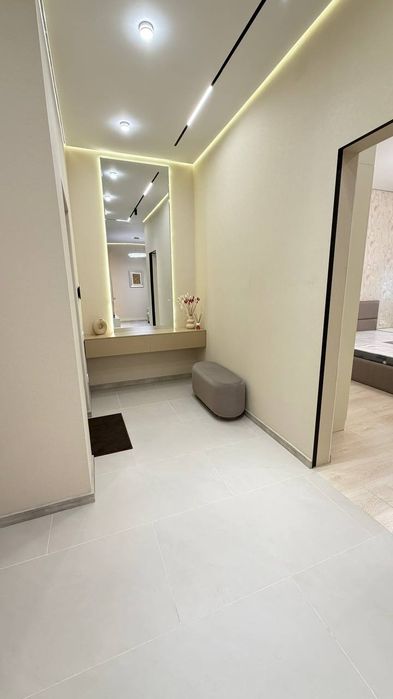 Продается 2 комнатная Жк Мухташам  (ул. Ниёзбек йули 2)
3 этаж 
70 к