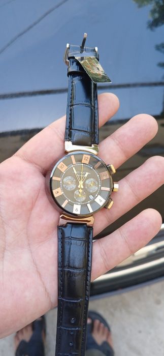 Это — модель Louis Vuitton Tambour LV‑277 Chronograph, где «LV‑277» об