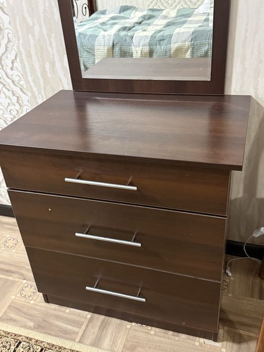 Продам комод с зеркалом