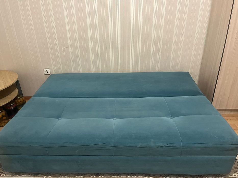 Синий диван,билюровый