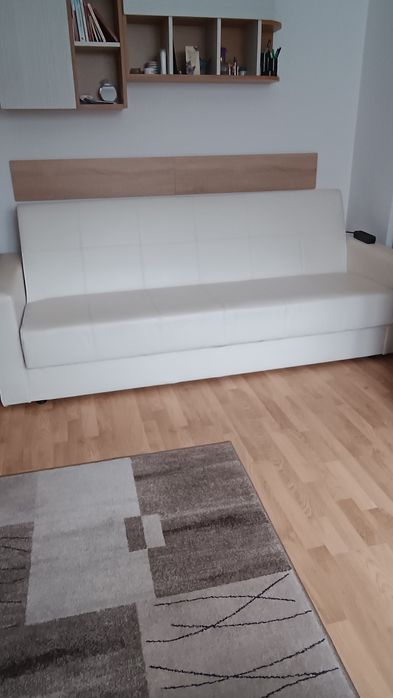Vând canapeaua extensibila