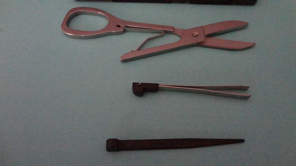 Карта за оцеляване 12 в 1 с нож, фенерче и лупа за огън