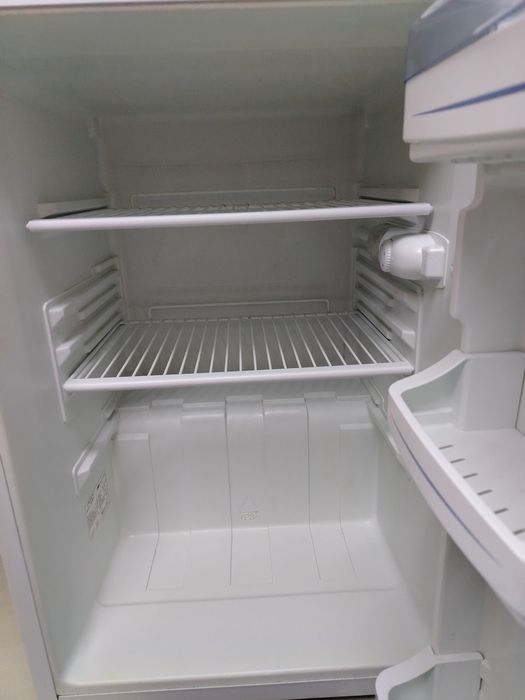 Хладилник с горна камера
