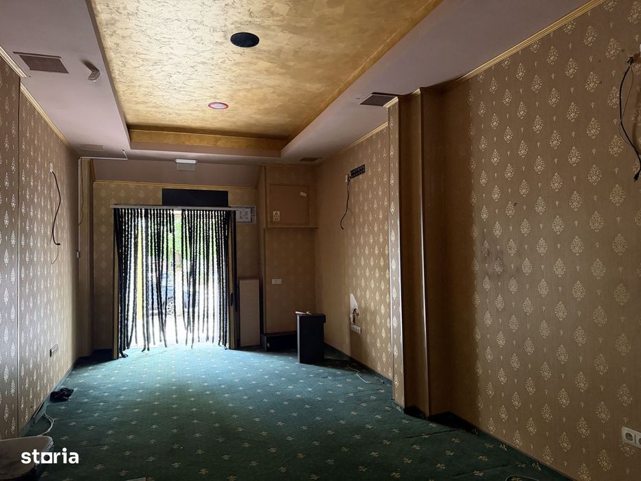 Spatiu Comercial Mioveni, Bld. Dacia, 72 mp, Centru