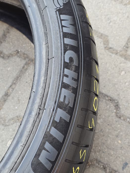 265 40 21 Michelin