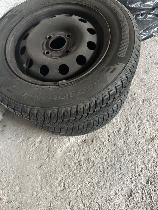 Продавам железни джанти с нови зимни гуми14”