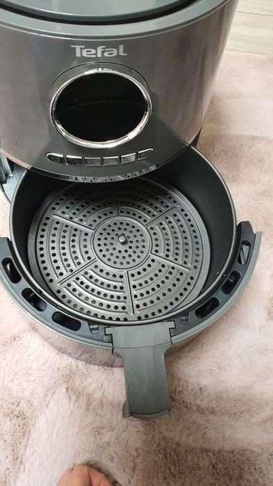 Friteuza cu aer cald Tefal