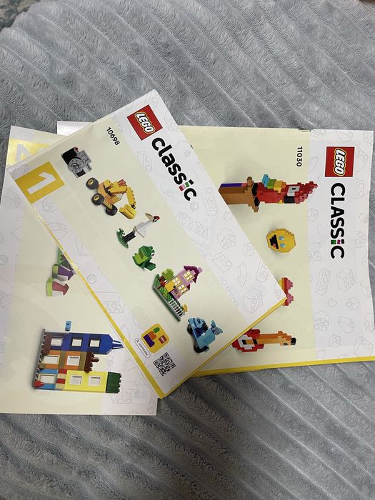 Продам 2 набора Lego classic .