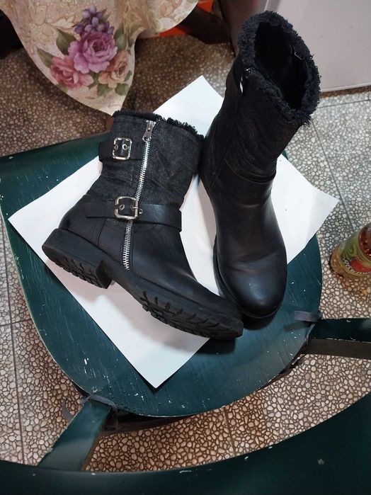 Продавам зимни кожени ботуши 38 номер