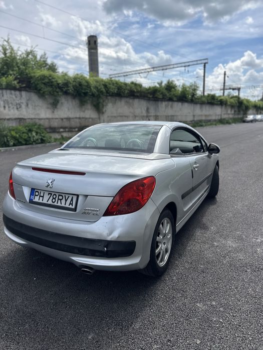 Vând Peugeot 207cc