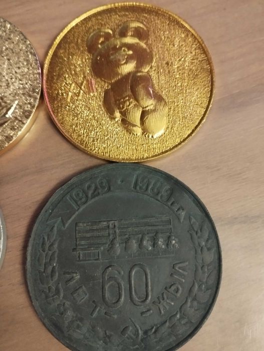 Сувенирные настольные медали