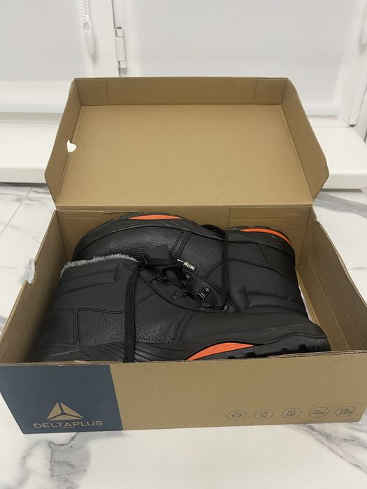 Зимние спец ботинка новый