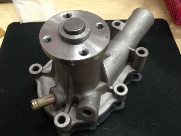pompa de apa pentru motor kubota v3307-cr-t-e4