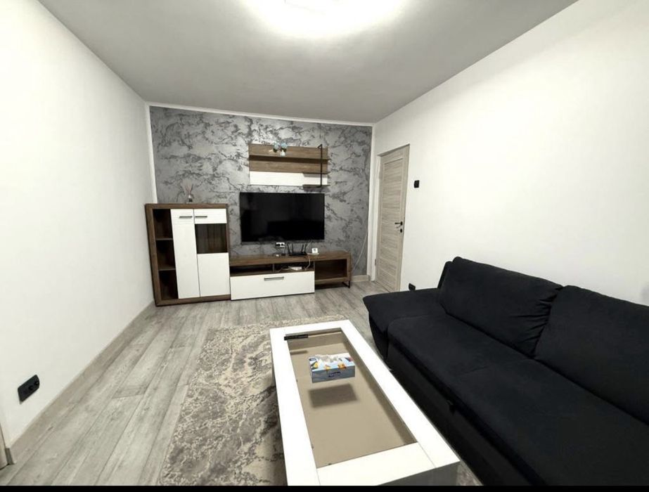 Închiriez apartament 2 camere baie bucătărie balcon et. 4