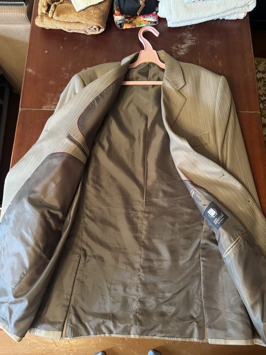 Продам костюмы и пиджак