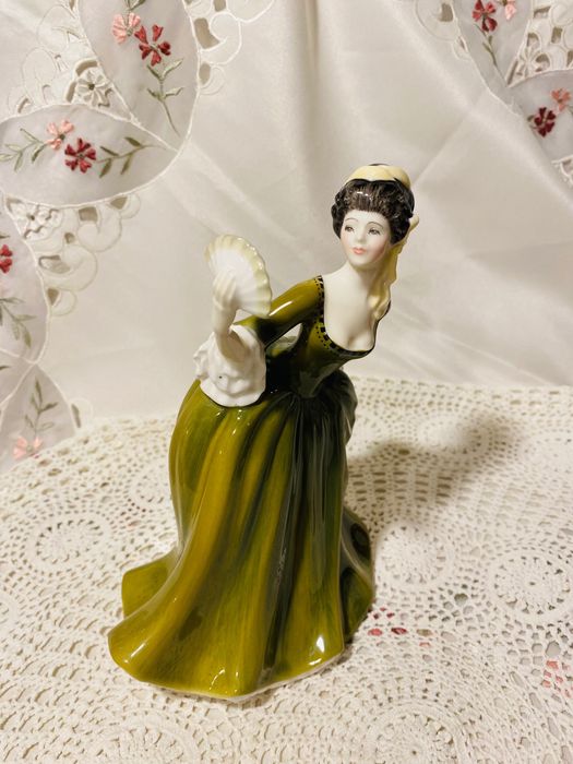 порцеланова статуетка