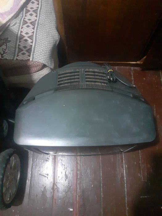 Продаёться телевизор samsung.чёрного цвета.