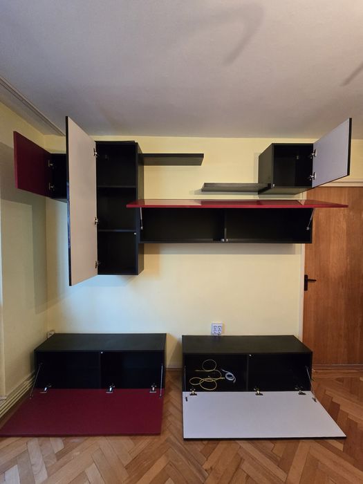 Vând mobilă de sufragerie în stare foarte bună