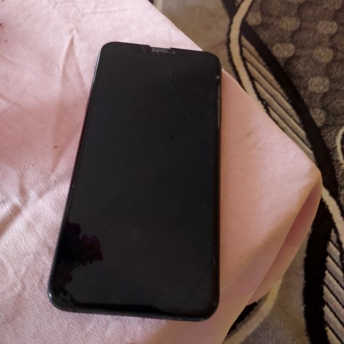 Vand iphone xs pentru piese