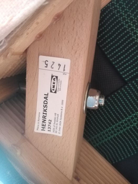 Стол обеденный с комплектом стульев.