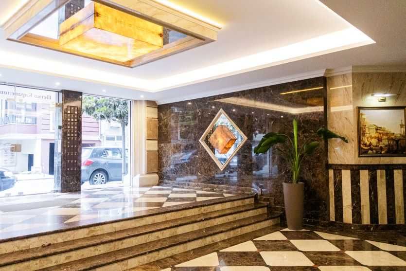 Дава се под наем Двустаен апартамент в Варна, Център - 82 кв.м за 1200 € - Снимка #1