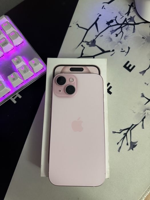iPone 15 в розовом цвете