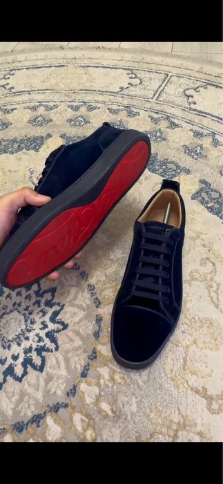 продается лаубетен 43-44 размер новый (Louboutin В наличии )