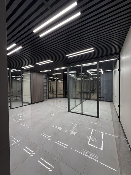 Piramit Tower ofis ijaraga 81m² |Tayyor remont | Parkovka bor | Markaz