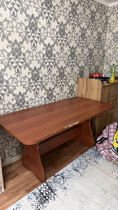 Стол продается срочно