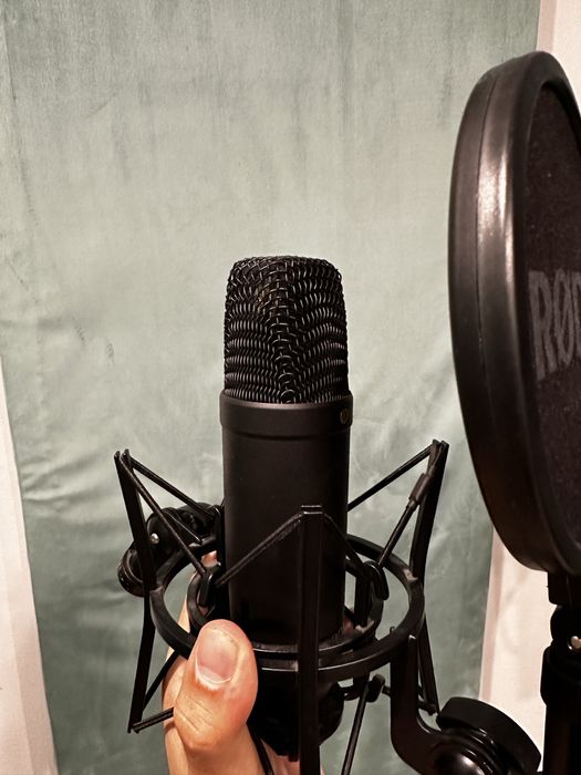 Продаю Rode NT 1 проффесиональный студийный микрофон