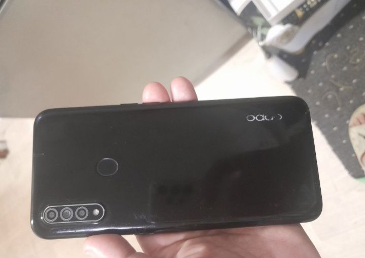 Смартфон продается оппо А31 память256гб