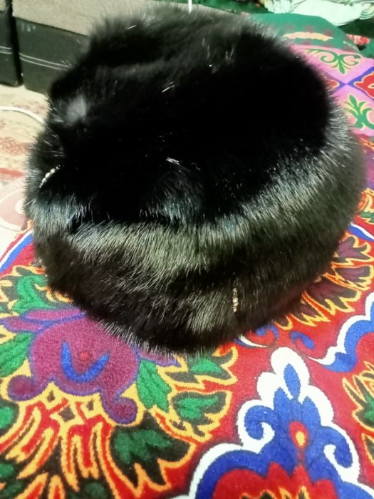 Срочно продам 2 шапки по 5000тг!