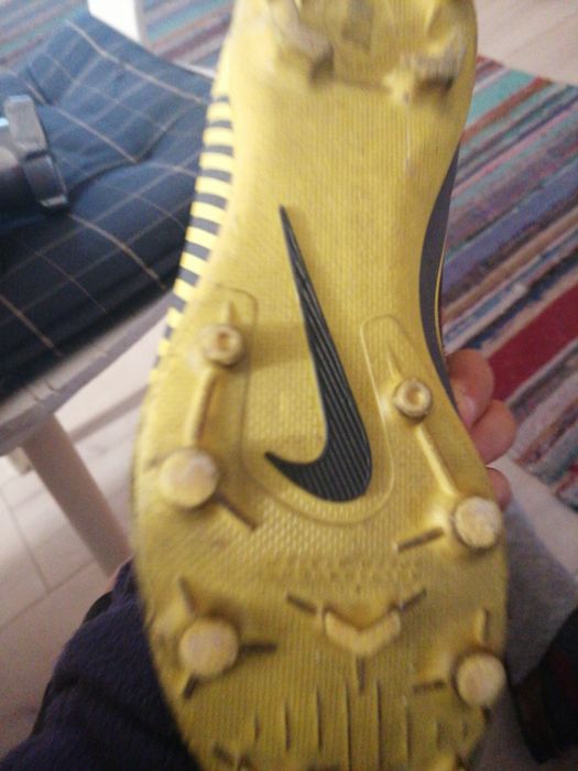 Ghete de fotbal nike mercurial