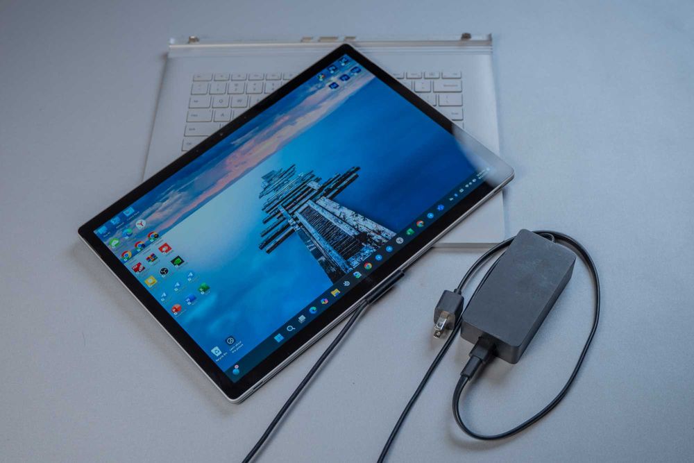 Microsoft Surface Book 2 (Core-i7/GTX1060 | 16/512GB)