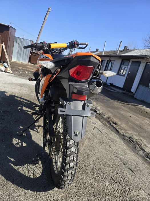 Мотоцик эндуро в отличном состоянии