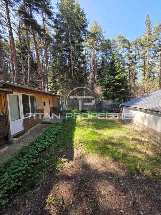 Двуетажна обзаведена къща с два гаража в Цигов чарк